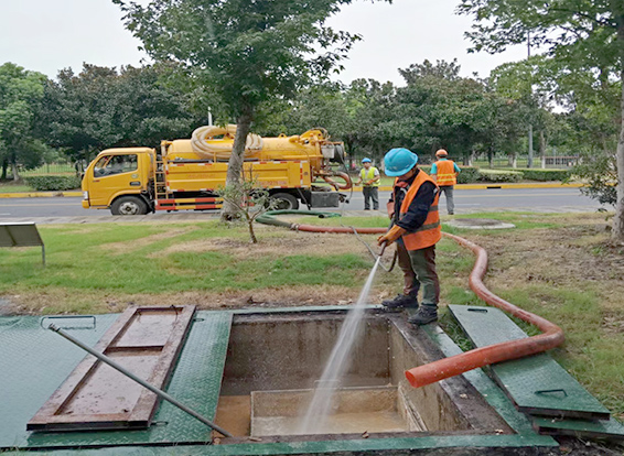 畜禽良种场化油池清理